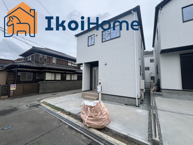 明石市大久保町西島　新築戸建　10期2号棟のエントランス|●年中無休：見学時間9:00～20:00・当日予約可●閑静な住宅街で落ち着けます。