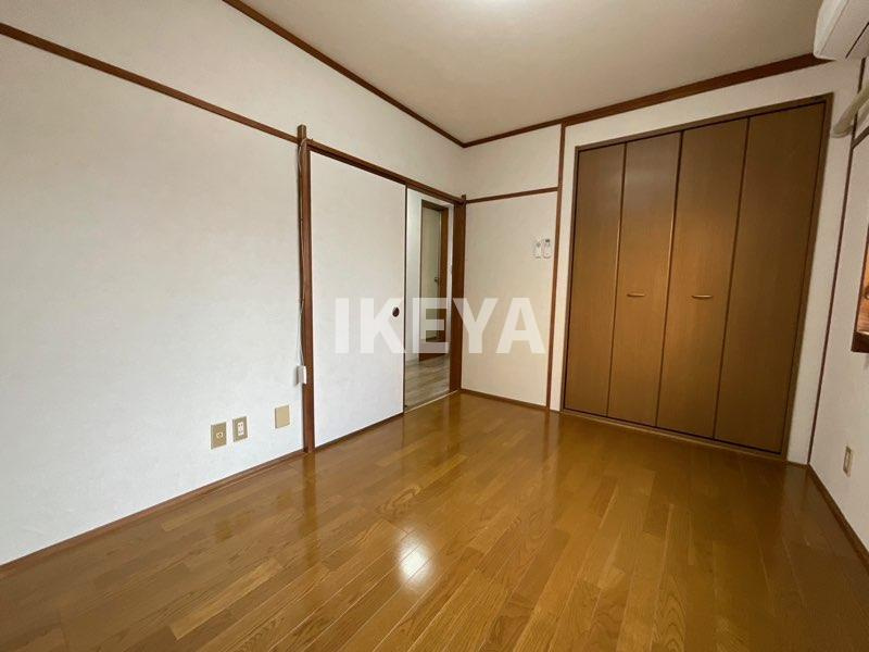 新城ビルの居間・リビング