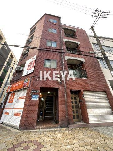 新城ビルの外観