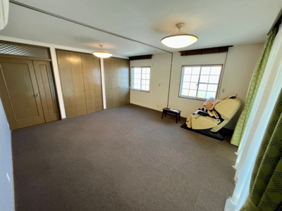 【洋室】 | 安佐南区毘沙門台二丁目　戸建 | 2階　14.9帖洋室　全居室6帖以上で快適な住空間