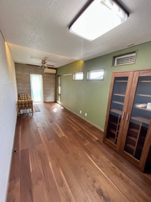 【洋室】 | 安佐南区毘沙門台二丁目　戸建 | 2階　9.9帖洋室