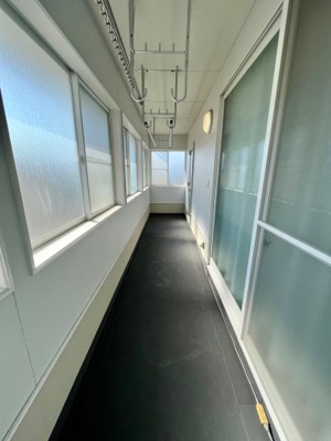 【バルコニー】 | 安佐南区毘沙門台二丁目　戸建 | 2階にサンルーム有り　安心して洗濯物が干せます