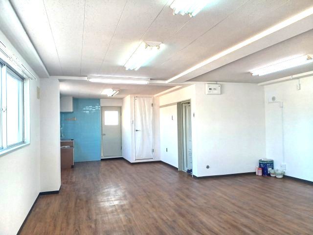 高橋ビルの内装|明るいです。