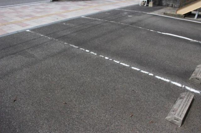 ピュアハイツの駐車場