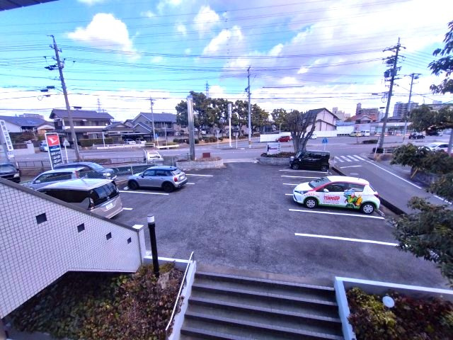 江山ビルの駐車場