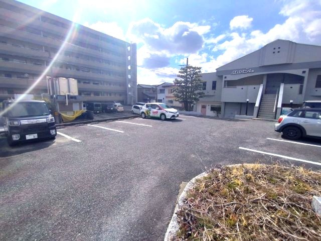 江山ビルの駐車場