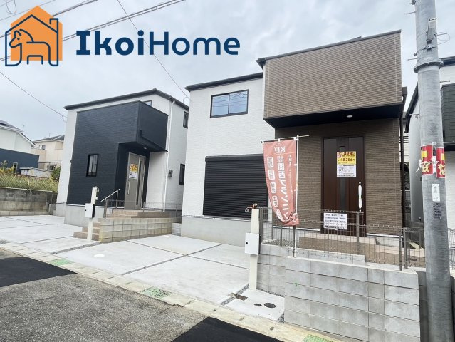 神戸市西区北山台2丁目　新築　2号棟のエントランス|お車が無い場合でも、自転車やバイクも置いていただく事もでき、ちょっとした物置としても可。