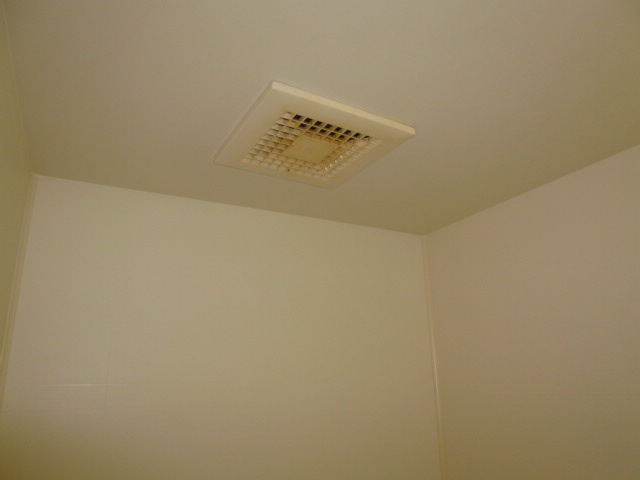 アーク・プラザの浴室|浴室換気扇