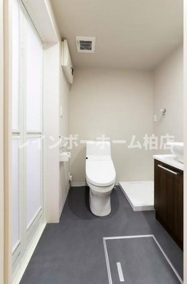 担当エリアのルームアドバイザーが直接対応いたしますのトイレ|ゆったりとした空間のトイレです