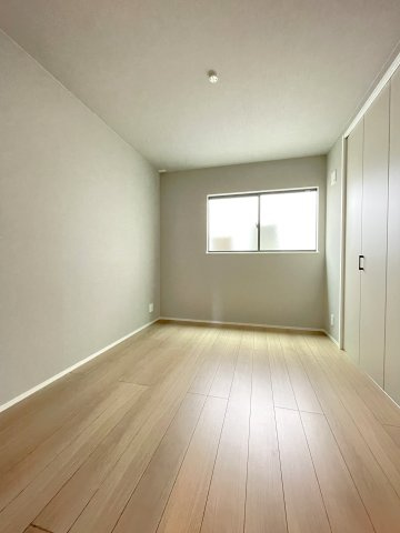 古江東町　新築一戸建ての洋室|洋室②約5.2帖