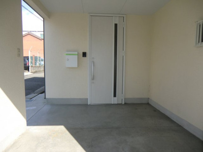 【エントランス】 | 文の里３丁目戸建て | インナーガレージ