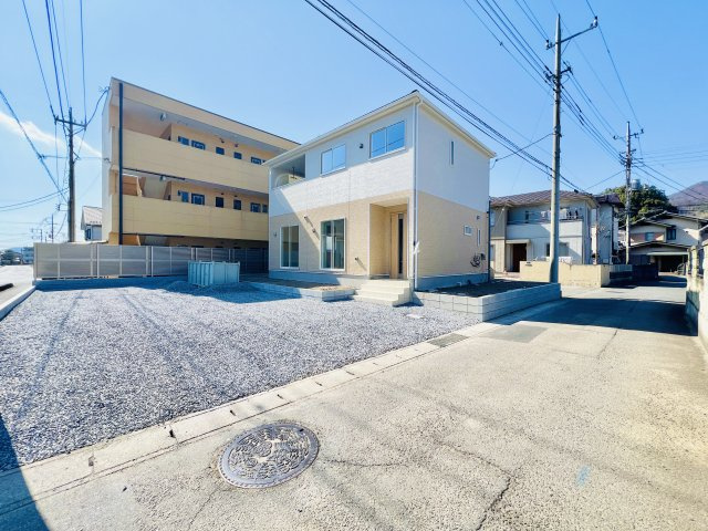 桐生市菱町の前面道路含む現地写真|車の通りも少なく駐車も楽々♪