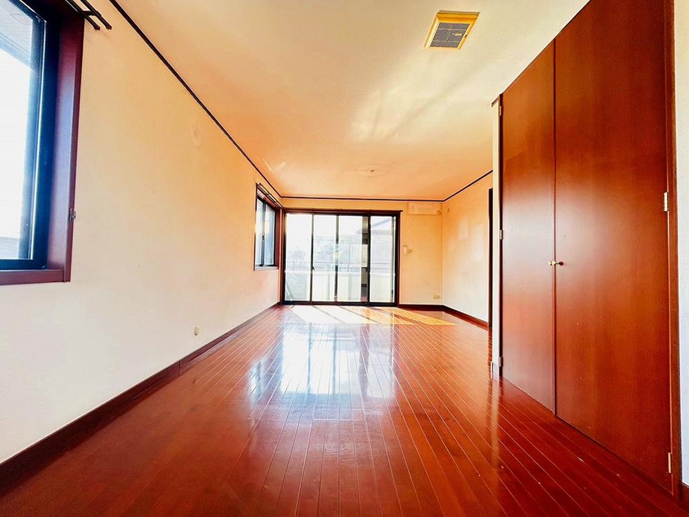 仁和寺本町5丁目　中古一戸建ての寝室|洋室13.27帖
■物件内覧・資金計画相談・住宅ローン相談、リフォーム相談、お問合せ受付中■
※当日・翌日のご内覧、ご相談はお電話でのお問合せがスムーズです！