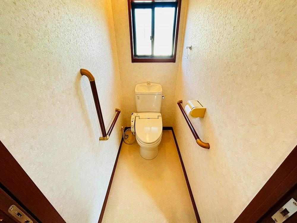 仁和寺本町5丁目　中古一戸建てのトイレ|トイレ2か所
■物件内覧・資金計画相談・住宅ローン相談、リフォーム相談、お問合せ受付中■
※当日・翌日のご内覧、ご相談はお電話でのお問合せがスムーズです！