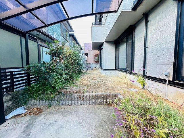 仁和寺本町5丁目　中古一戸建ての駐車場|庭付き
■物件内覧・資金計画相談・住宅ローン相談、リフォーム相談、お問合せ受付中■
※当日・翌日のご内覧、ご相談はお電話でのお問合せがスムーズです！