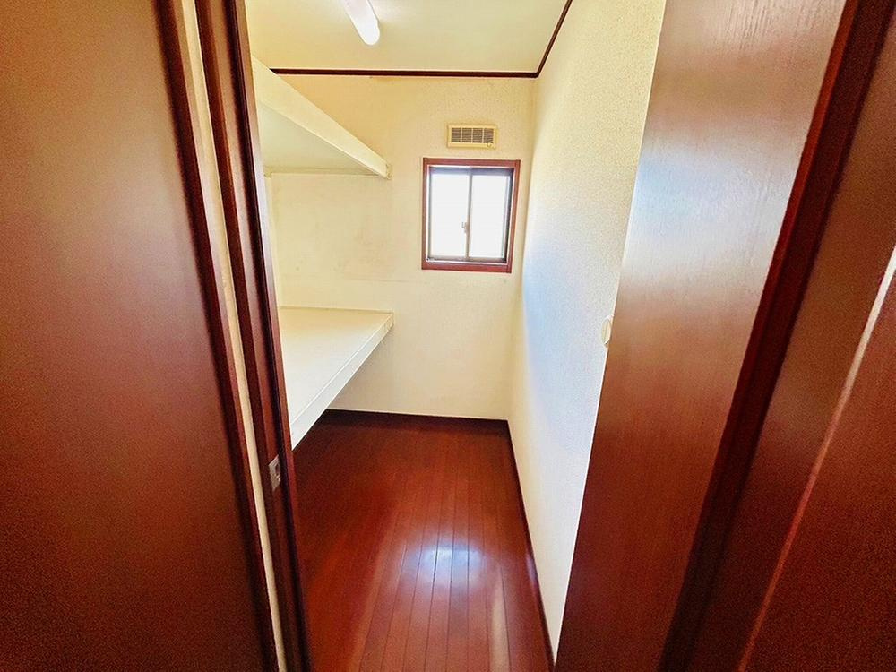 仁和寺本町5丁目　中古一戸建ての収納|ウォークインクローゼット
■物件内覧・資金計画相談・住宅ローン相談、リフォーム相談、お問合せ受付中■
※当日・翌日のご内覧、ご相談はお電話でのお問合せがスムーズです！