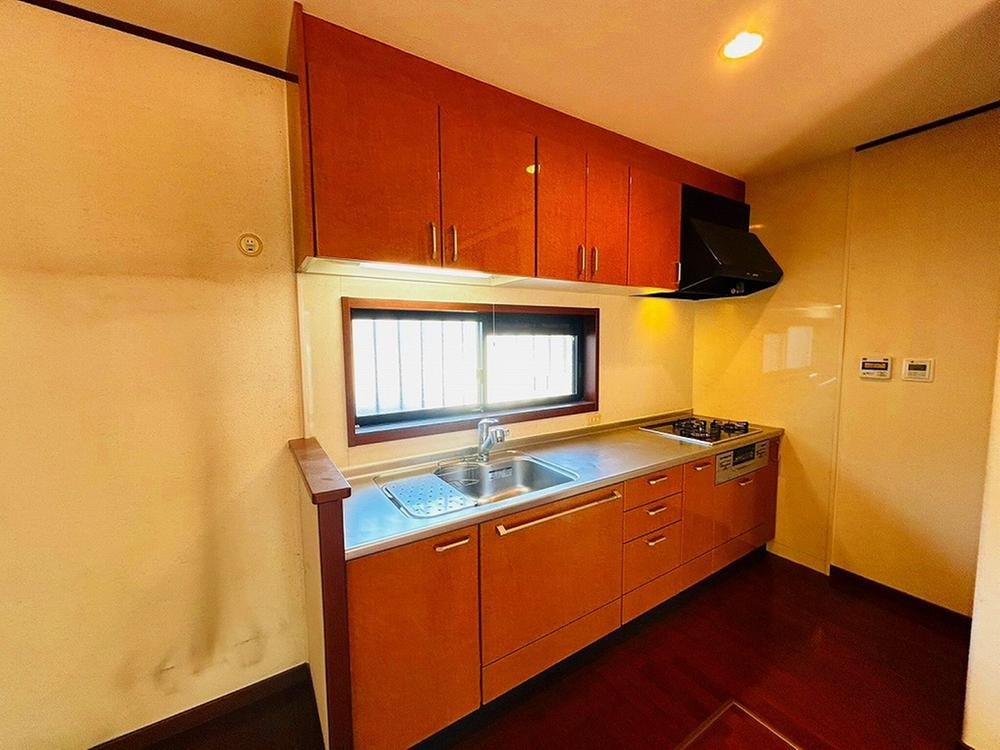 仁和寺本町5丁目　中古一戸建てのキッチン|システムキッチン
■物件内覧・資金計画相談・住宅ローン相談、リフォーム相談、お問合せ受付中■
※当日・翌日のご内覧、ご相談はお電話でのお問合せがスムーズです！