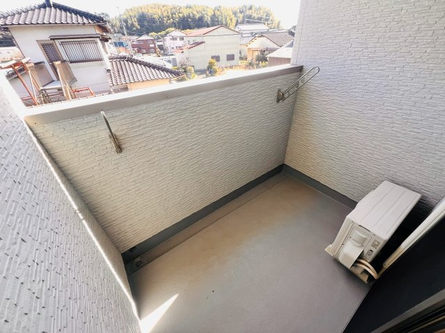 リッツ広川のバルコニー|壁が高いので目隠し効果もあります。