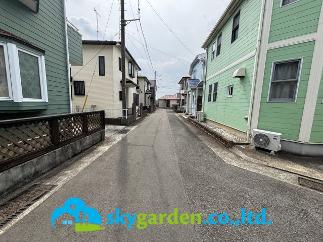 小田原市高田　中古戸建の前面道路含む現地写真