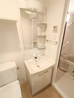 【洗面所】 | エグゼ弁天町 | 忙しい朝には欠かせない洗面所です