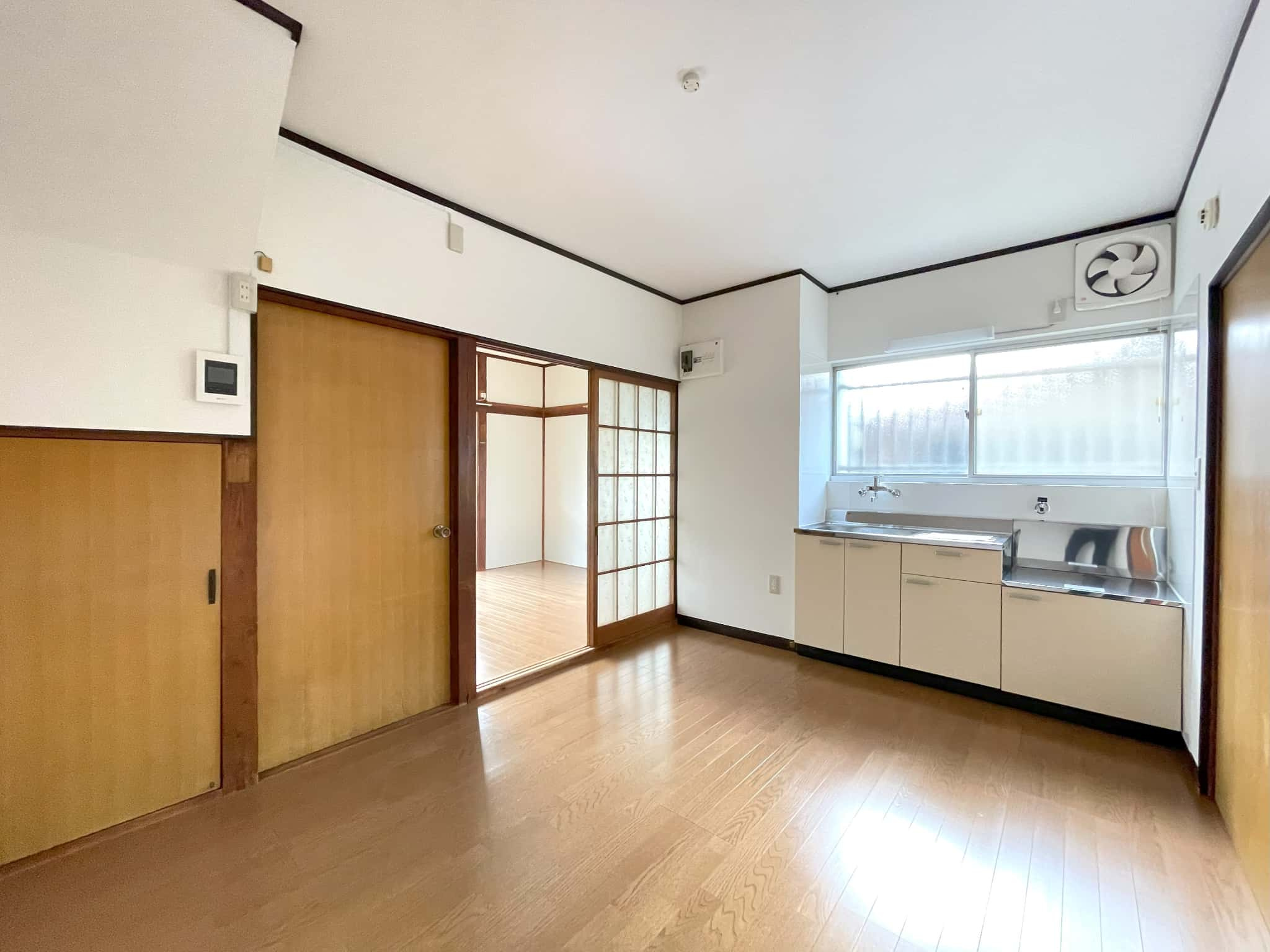 八丁目貸家の居間・リビング