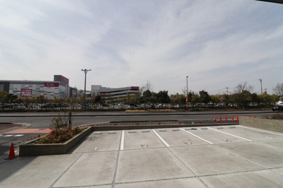 【駐車場】 | ノーブル浦和美園 | 駐車場に車を止められます