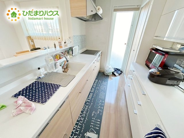 【キッチン】 | 大洗町五反田　中古戸建 | キッチンに勝手口があり、家事動線が良い間取りです！