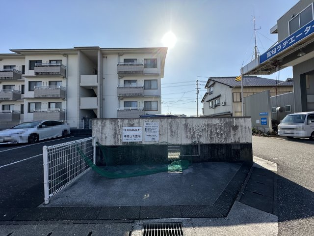 TERRACE Iの駐車場