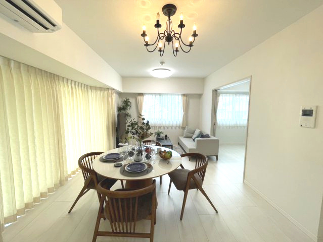 アンビシャス南柏の居間・リビング|南向きで日当たりも良好です。