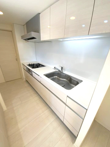 アンビシャス南柏のキッチン|広さがあるので、2人でお料理も楽しめます。料理に集中できる空間です。