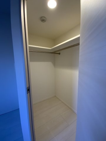 アンビシャス南柏の収納|ウォークインクローゼットに季節物を収納できるのでお部屋を広々お使いいただけます。