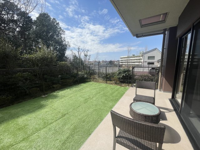 アンビシャス南柏の庭|19.65㎡の広々とした専用庭付きです。ガーデニングも楽しめます。