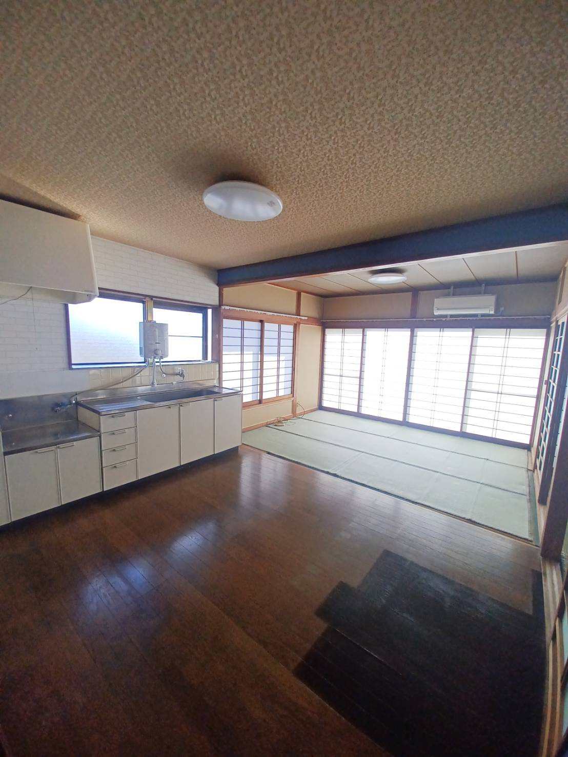 Reno Wakaba Iwakiの居間・リビング