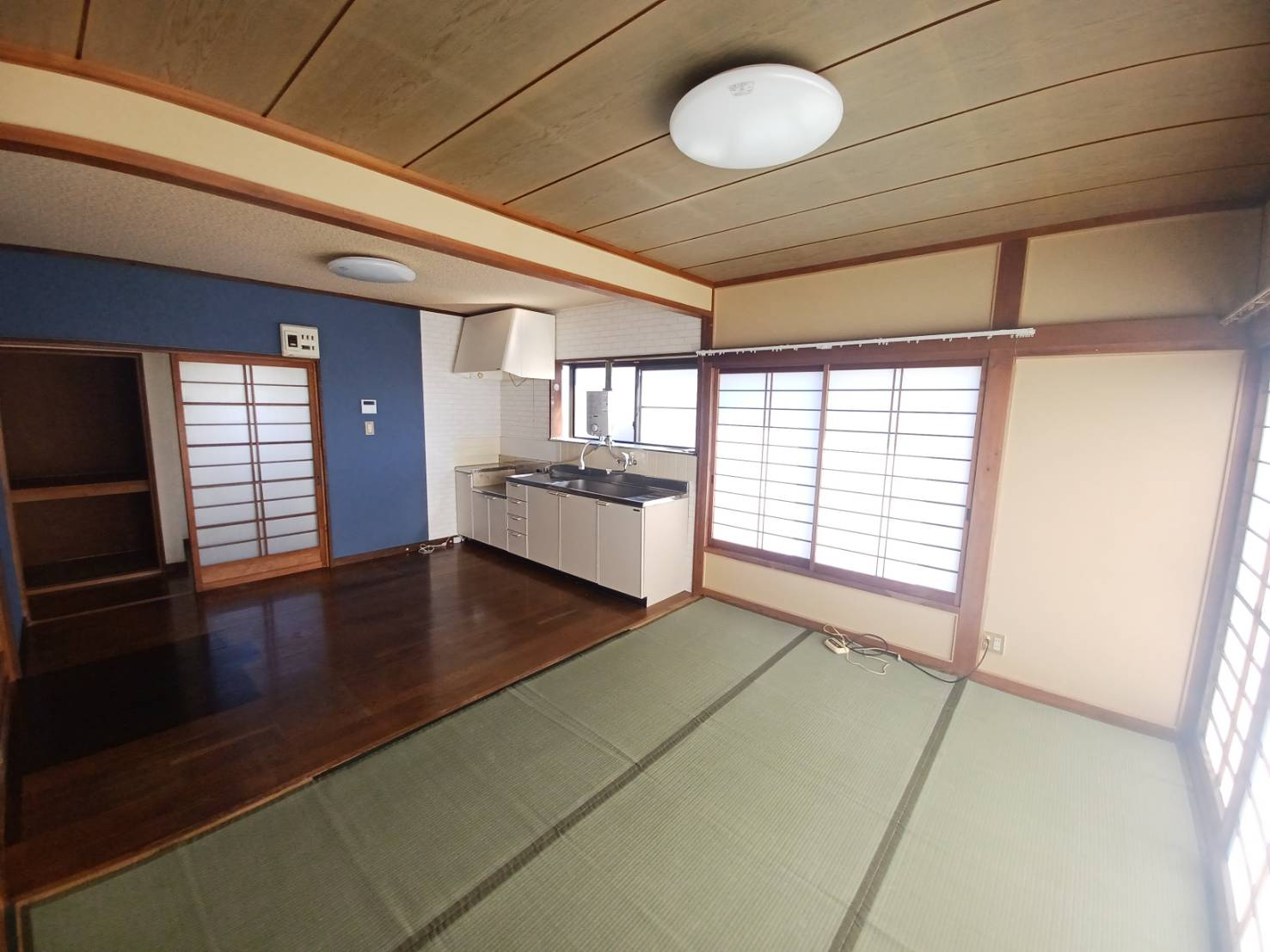 Reno Wakaba Iwakiの居間・リビング