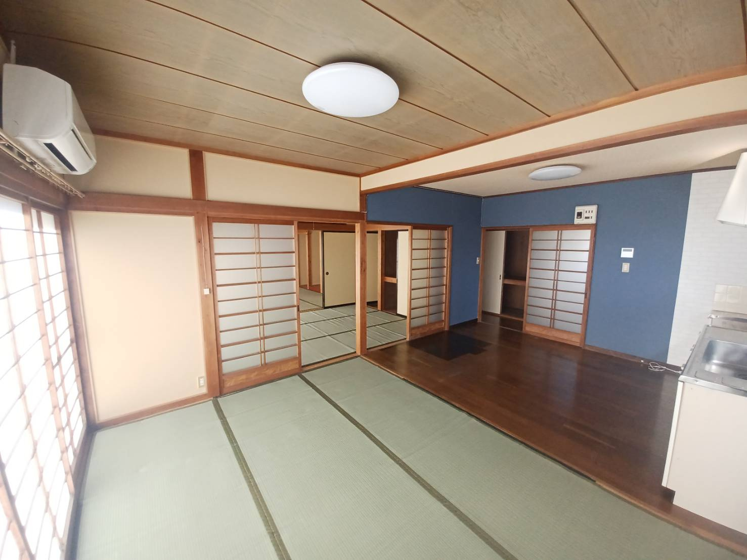 Reno Wakaba Iwakiの居間・リビング