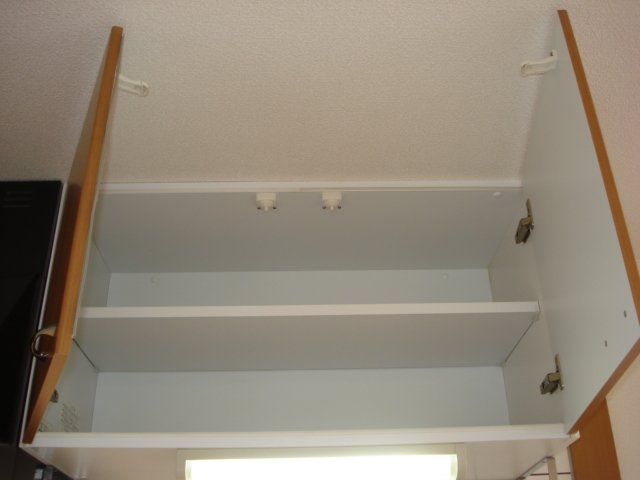 ＳＵＣＣＥＥＤのキッチン|キッチン上収納開き