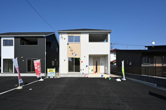 【外観】 | 広々としたお庭でバーベキューやガーデニングも楽しめます♪