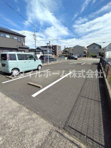 ライフイン・山道の駐車場