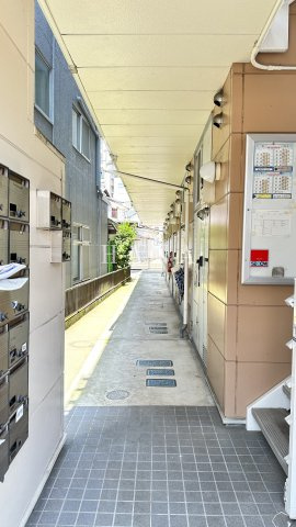 レオパレスソリティア青梅のロビー