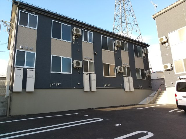 ブルジェオンBの駐車場