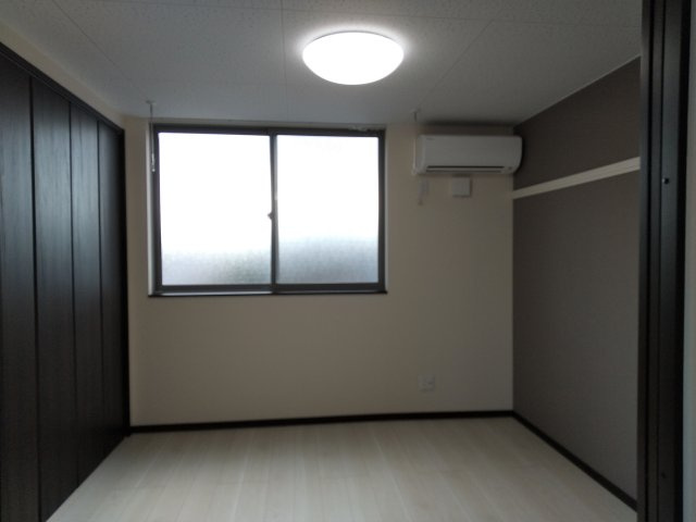 ブルジェオンBの洋室