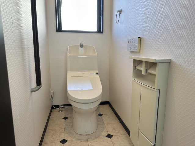 津山市西吉田　平屋中古住宅２LDKのトイレ|温水洗浄便座付きのトイレ