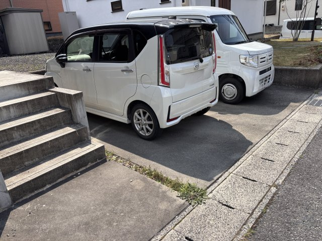 津山市西吉田　平屋中古住宅２LDKの駐車場|軽２台分