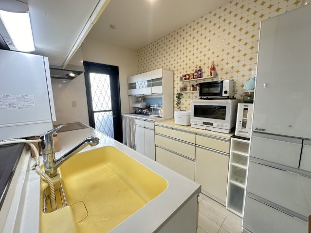 津山市西吉田　平屋中古住宅２LDKのキッチン|お掃除しやすいIHクッキングヒーターや浄水器一体型水栓等、うれしい設備が装備されたキッチン