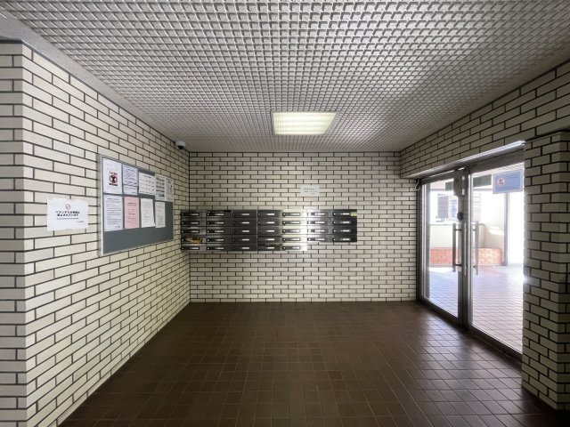 グリーンマンション今泉のエントランス|落ち着いたエントランスです