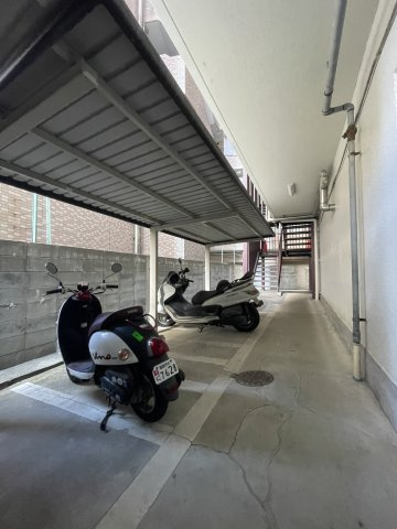グリーンマンション今泉の駐輪場|バイク置き場