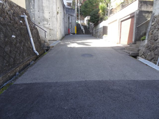 【前面道路含む現地写真】 | 川西市鴬の森町6-4　建築条件無土地