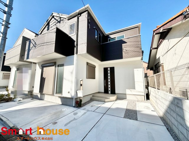 神奈川県中央区陽光台　新築3棟の外観|オシャレな外観は、人の目を引くだけではなく自慢したくなりますね！植木を置いたりアレンジは、自由です。自分の好みに仕上げましょう♪
