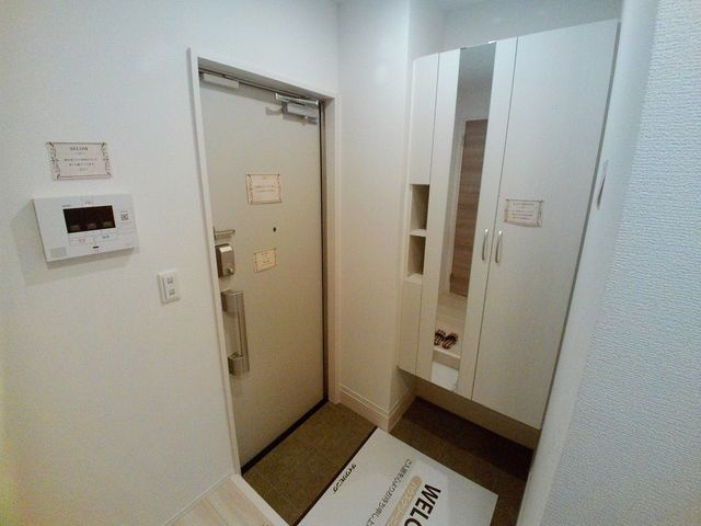 D-room旗塚通の玄関