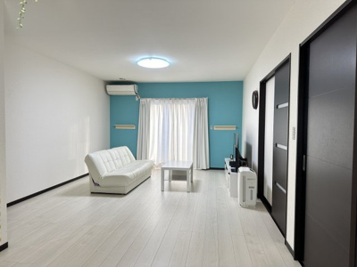 【居間・リビング】 | 西吉田中古住宅 | おしゃれな居間です